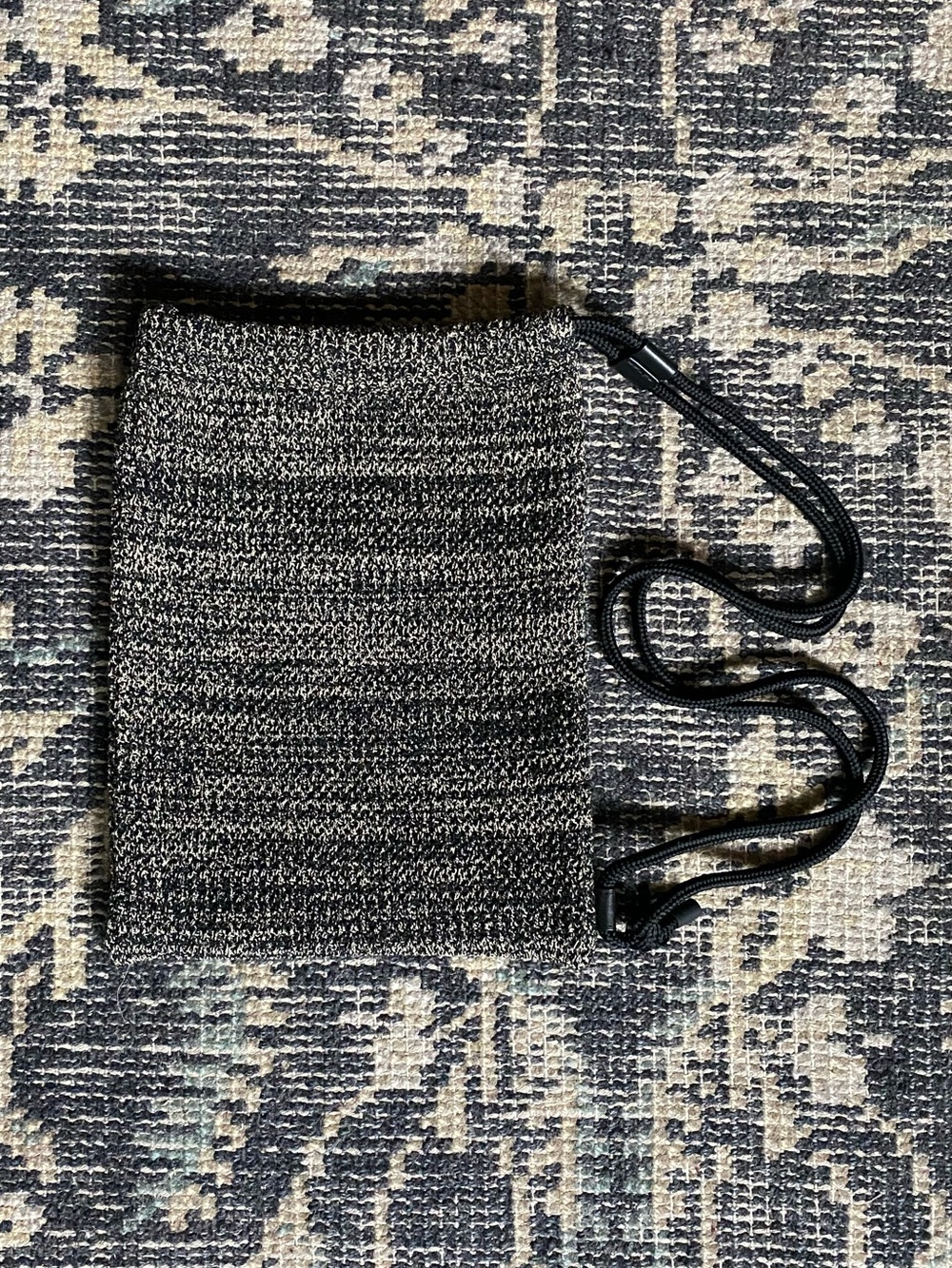 COS knitted Drawstring Crossbody - Picture 2 of 3